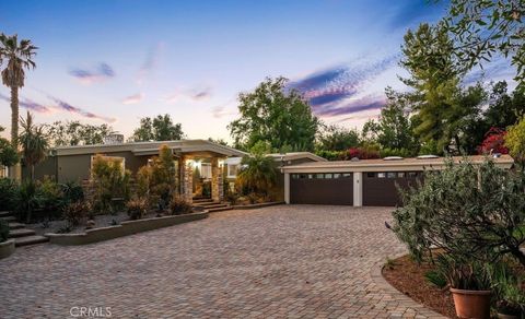 Photo of 24361 Mulholland Highway, Calabasas, CA 91302 (MLS # SR26126805)