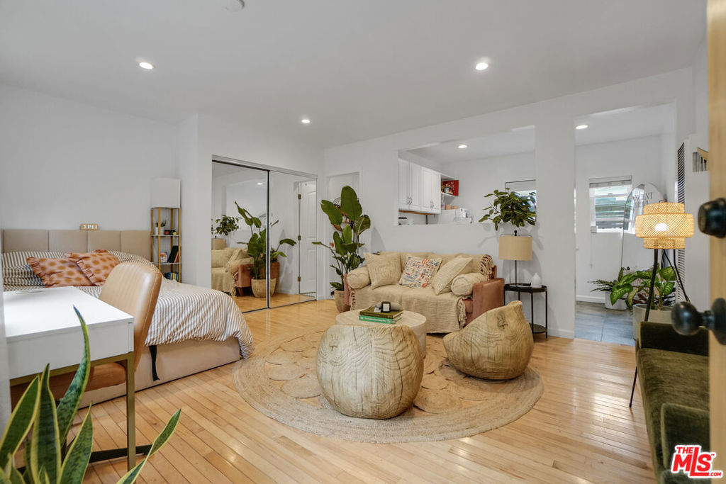 705 Flower Avenue