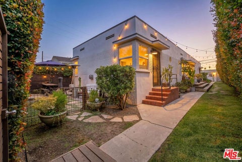 Photo of 705 Flower Avenue, Venice, CA 90291 (MLS # 26853761)