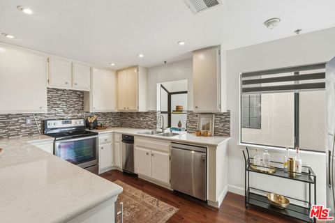 Tiny photo for 4600 Via Dolce #304, Marina Del Rey, CA 90292 (MLS # 26660113)