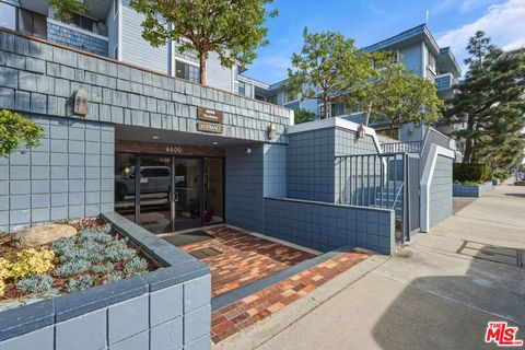 Tiny photo for 4600 Via Dolce #304, Marina Del Rey, CA 90292 (MLS # 26660113)