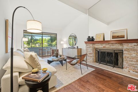 Tiny photo for 4600 Via Dolce #304, Marina Del Rey, CA 90292 (MLS # 26660113)