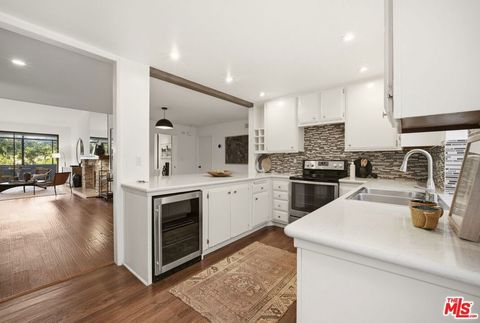 Tiny photo for 4600 Via Dolce #304, Marina Del Rey, CA 90292 (MLS # 26660113)