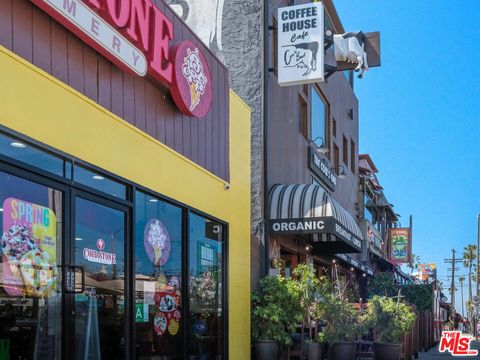 Tiny photo for 4600 Via Dolce #304, Marina Del Rey, CA 90292 (MLS # 26660113)