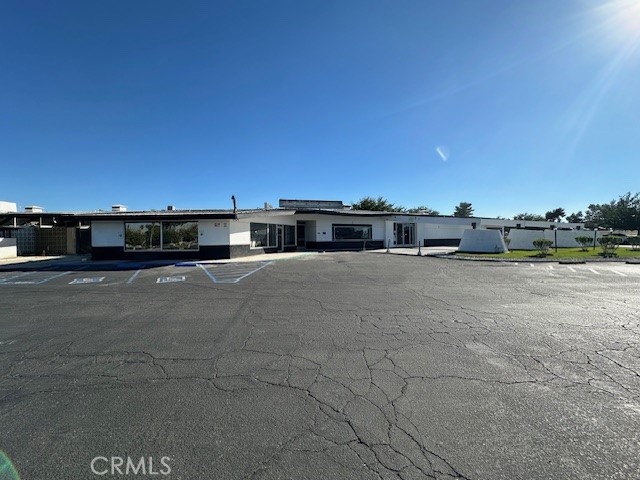 GT Plaza has suite E-1 For lease: Hotel Lobby with Conference Room and Offices built out. Rentable 6,100 sf. Useable 5,311 sf. Rent $2.00 fpsf/month + utilities $0.30 psf. Great location. Ample Parking. Easy access to freeway.