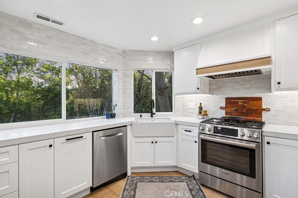 Village (TV) - Residential