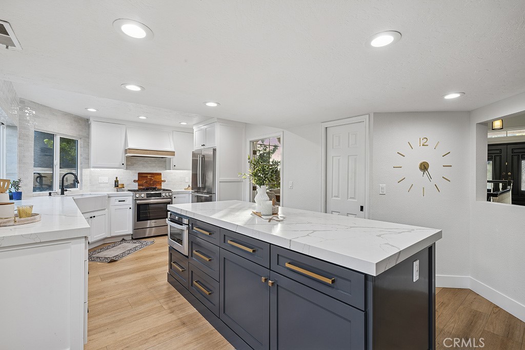 Village (TV) - Residential