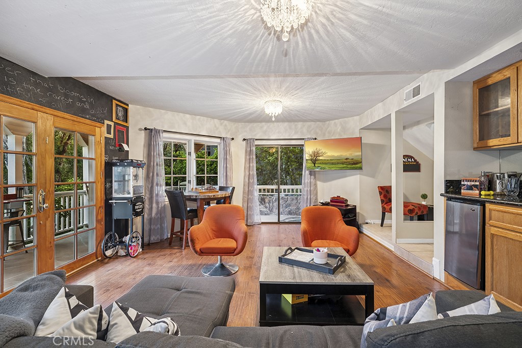 Village (TV) - Residential