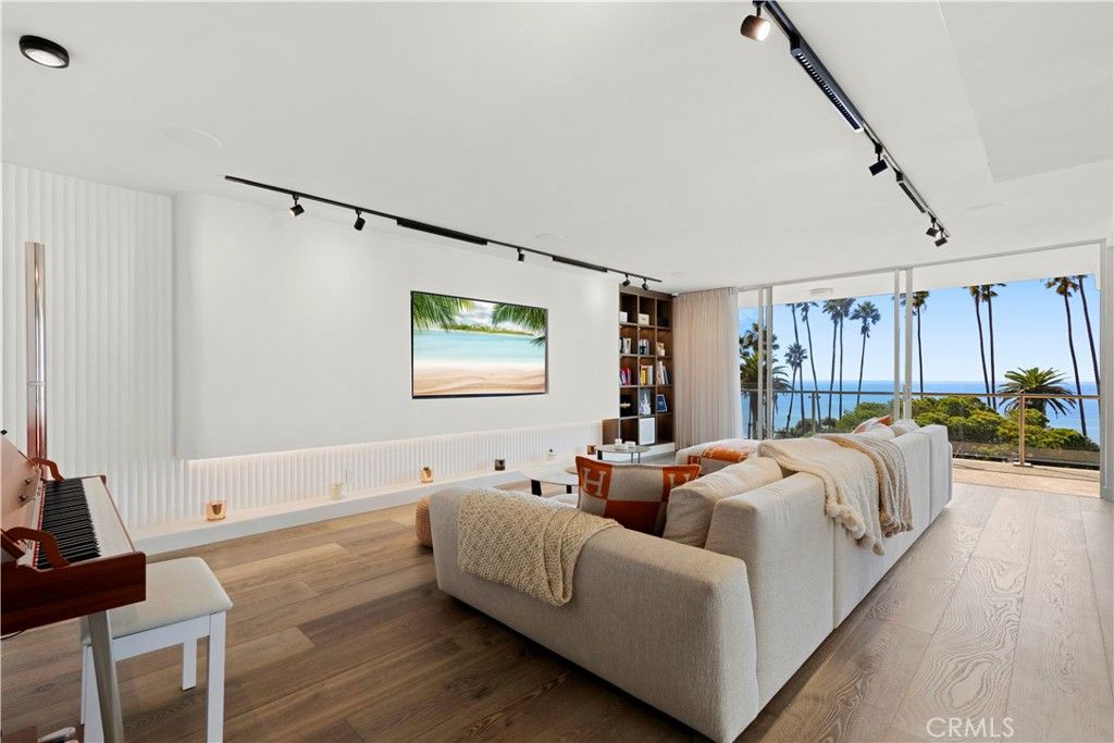 Photo of 535 Ocean Avenue #6A, Santa Monica, CA 90402 (MLS # SR25264210)