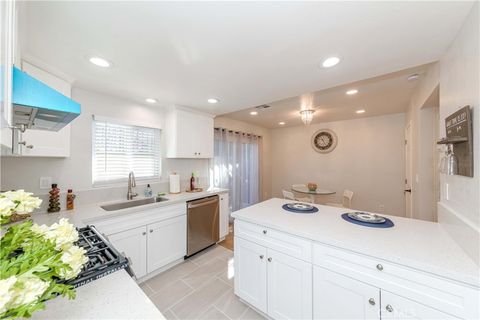 Photo of 918 Huntington Dr #O, Duarte, CA 91010 (MLS # AR26100768)