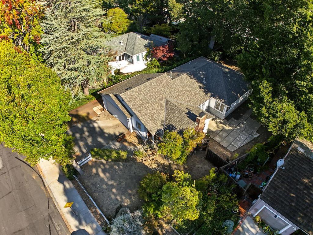 2593 Cowper Street