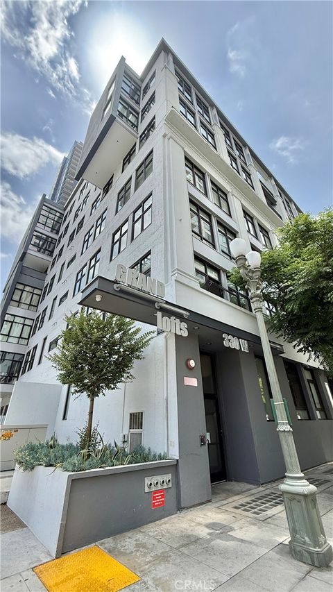 Photo of 1100 S Grand Ave, Los Angeles, CA 90015 (MLS # AR25267613)