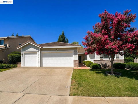 Photo of 9736 Dynasty Way WAY, Elk Grove, CA 95624 (MLS # 41145550)