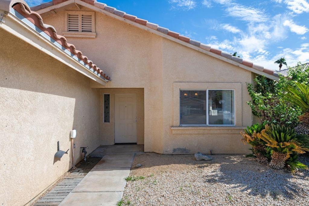 52580 Avenida Vallejo