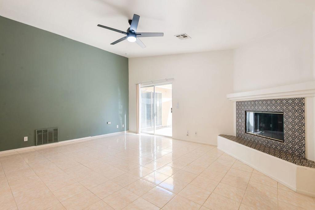 52580 Avenida Vallejo