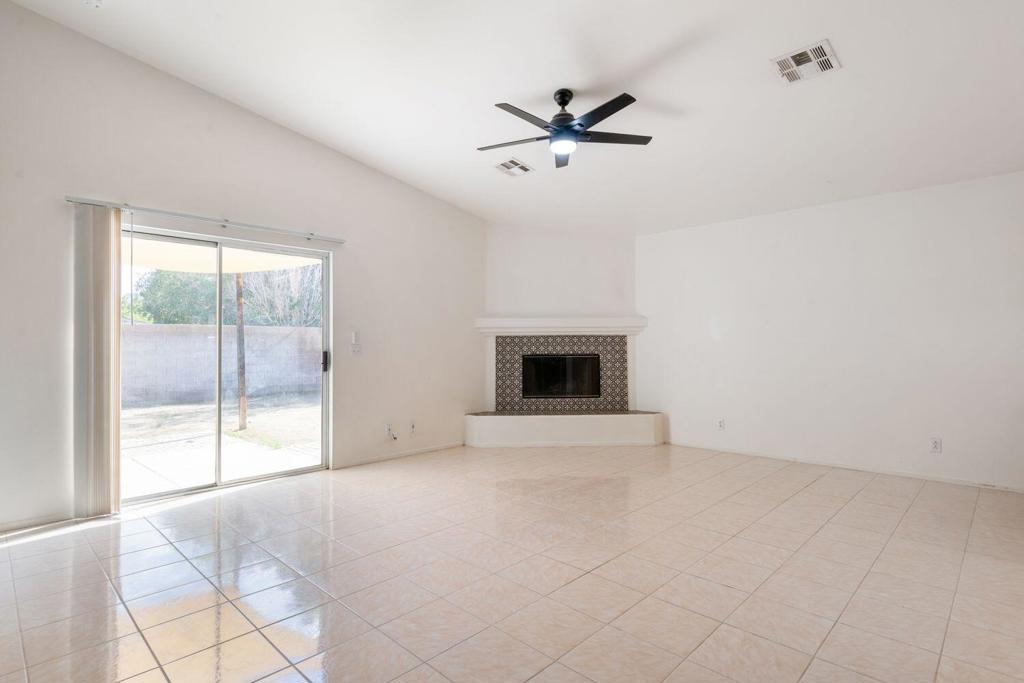 52580 Avenida Vallejo