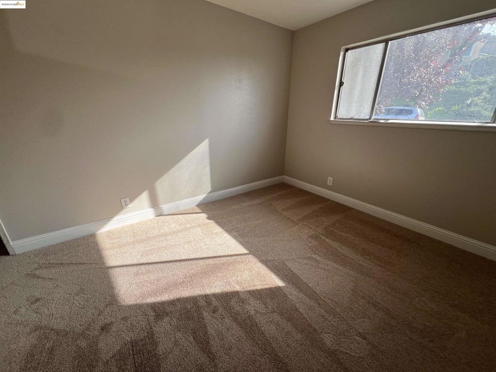 E OAKLAND - Residential Income