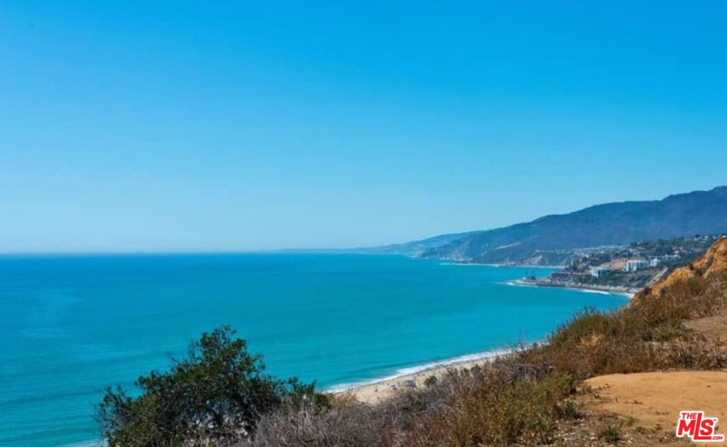 Photo of 15519 Via De Las Olas, Pacific Palisades, CA 90272 (MLS # 25582767)