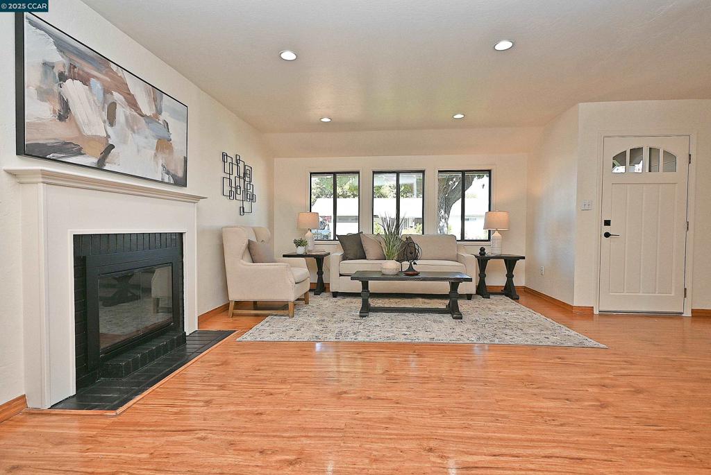 GREGORY GARDENS - Residential