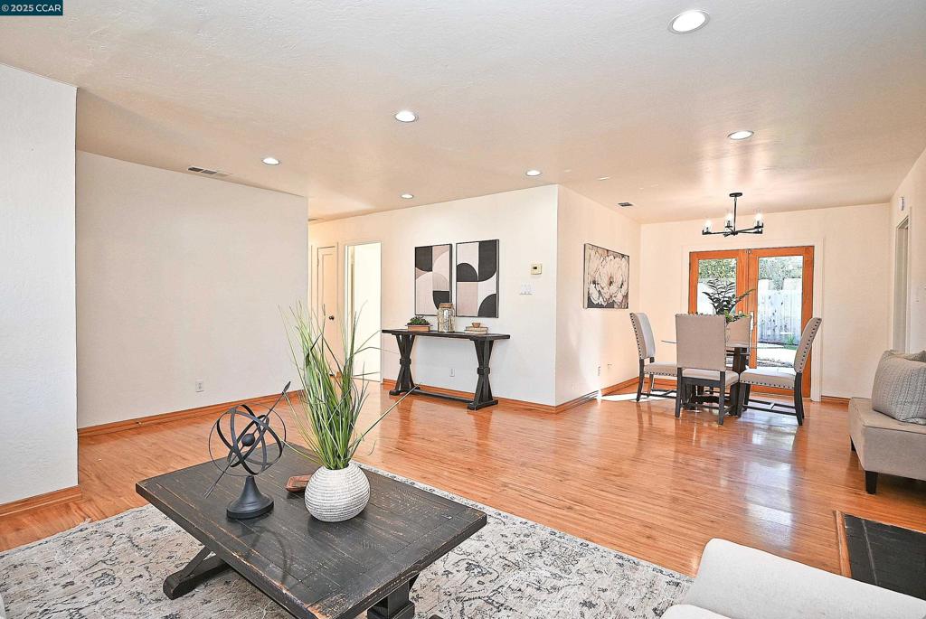 GREGORY GARDENS - Residential