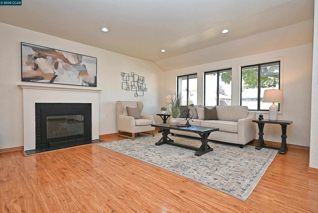 GREGORY GARDENS - Residential