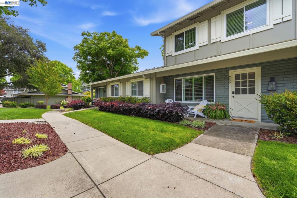 2561 Fountainhead Dr