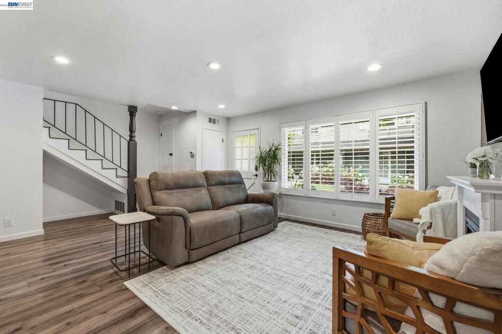 2561 Fountainhead Dr