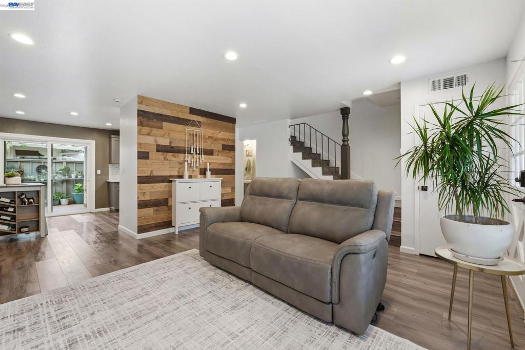2561 Fountainhead Dr