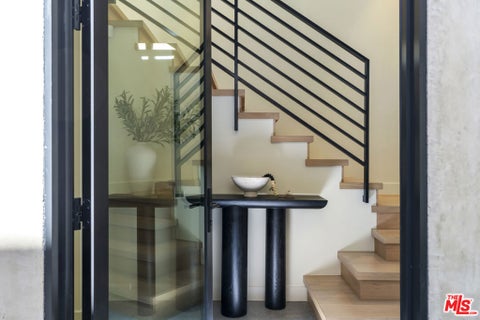 Photo of 923 N Hilldale Avenue, West Hollywood, CA 90069 (MLS # 26988639)
