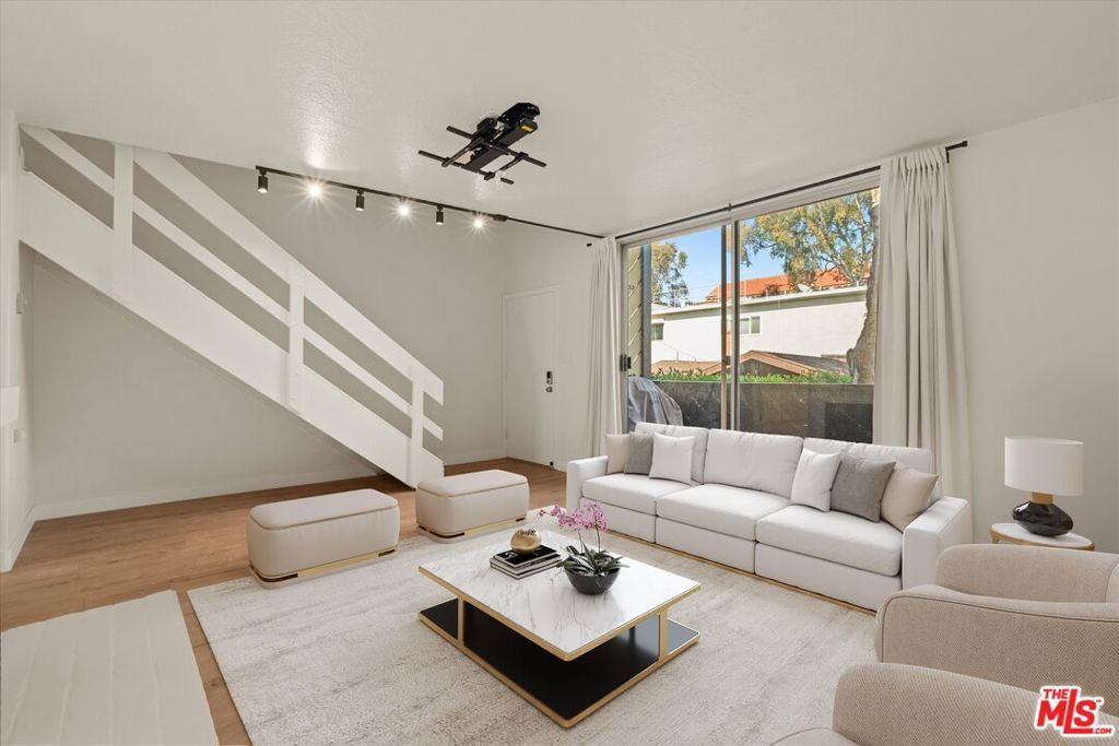 Photo of 621 California Avenue #2, Santa Monica, CA 90403 (MLS # 26656871)