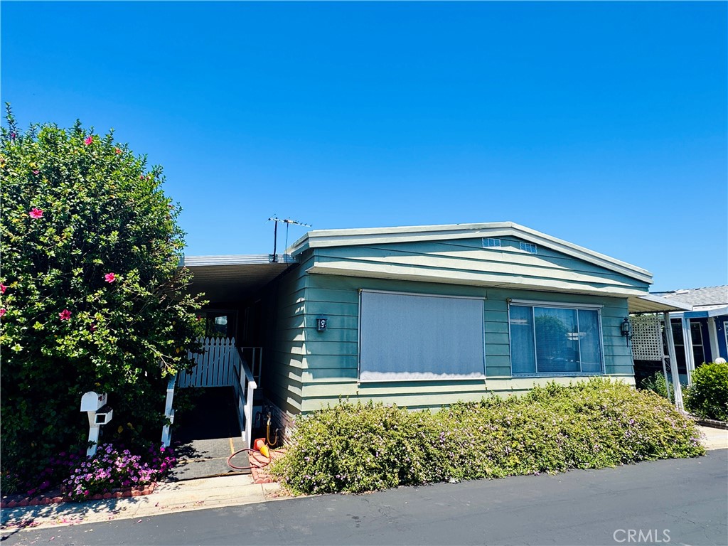 8811 223 Canoga Avenue