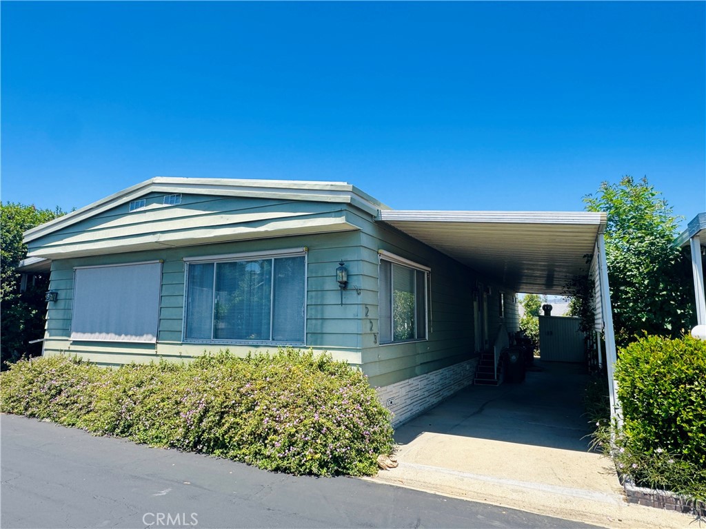 8811 223 Canoga Avenue