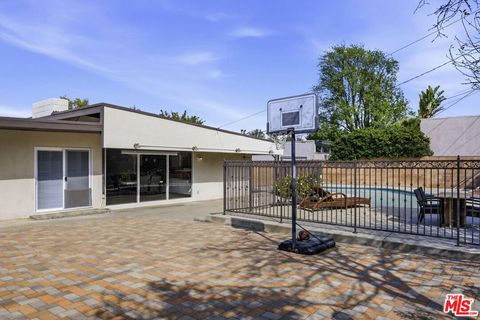 Tiny photo for 18342 Blackhawk Street, Porter Ranch, CA 91326 (MLS # 26661143)