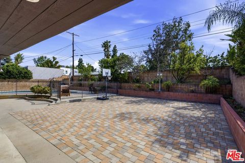 Tiny photo for 18342 Blackhawk Street, Porter Ranch, CA 91326 (MLS # 26661143)