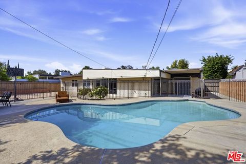 Tiny photo for 18342 Blackhawk Street, Porter Ranch, CA 91326 (MLS # 26661143)