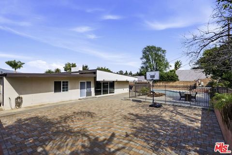 Tiny photo for 18342 Blackhawk Street, Porter Ranch, CA 91326 (MLS # 26661143)
