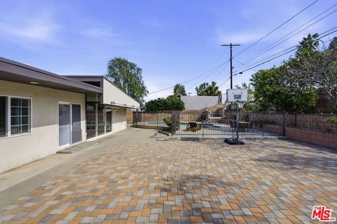 Tiny photo for 18342 Blackhawk Street, Porter Ranch, CA 91326 (MLS # 26661143)