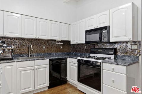 Tiny photo for 18342 Blackhawk Street, Porter Ranch, CA 91326 (MLS # 26661143)