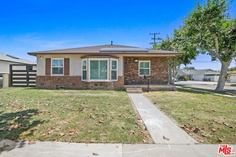 4702 Adenmoor Avenue Lakewood CA 90713