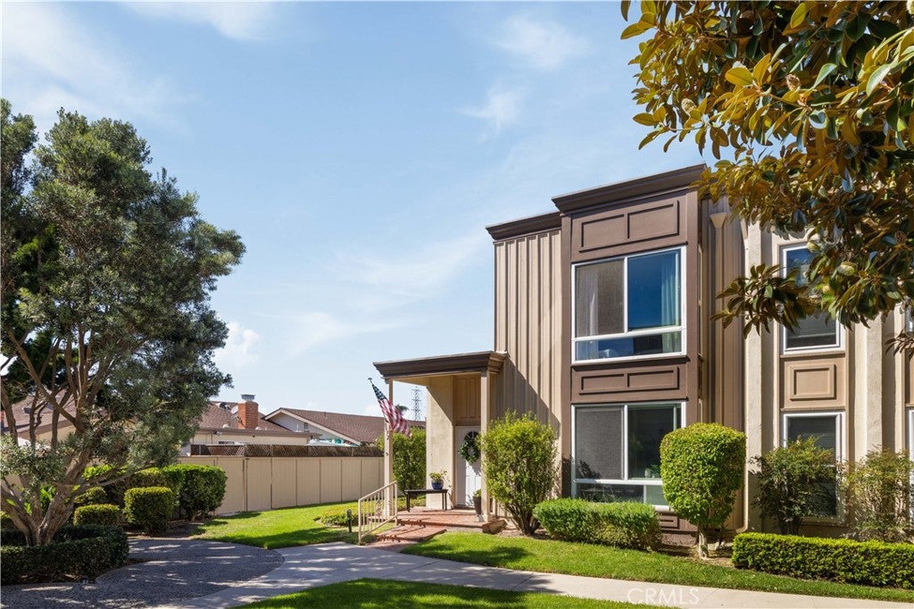9692 Brookhaven