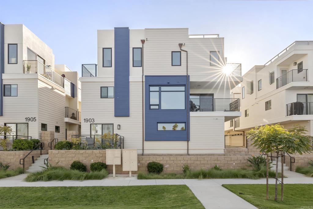 One block off the ocean, pristine condition with panoramic ocean views. This is the cool neighborhood of "South O". Walk to the beach one way or walk the newest excellent yet casual restaurants. This small enclave of only 12 townhomes each have their own sky deck, Solar panel ready. The residents are all friendly and manage their own HOA with a very low monthly fee. This unit is the end unit with huge windows to let the light and views in. Balconies off most rooms. Peek Ocean views from the kitchen sink and living room. Our incredible fall sunsets can be enjoyed from anywhere in the Primary suite. Of course your private Rooftop view deck has a built in BBQ and panoramic ocean views.