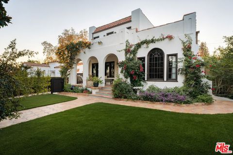 Photo of 1935 N Catalina Street, Los Angeles, CA 90027 (MLS # 26831619)