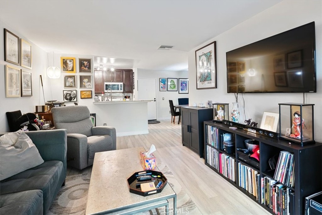 898 Temple 125