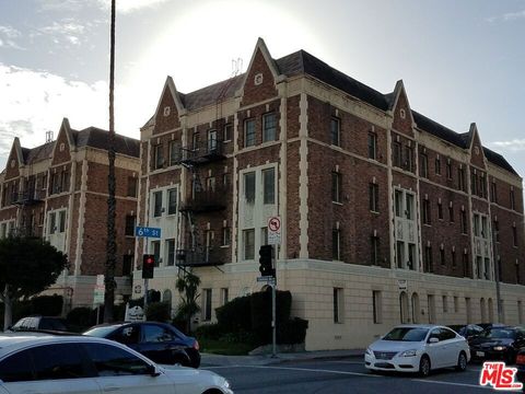 Photo of 603 S Cochran Avenue, Los Angeles, CA 90036 (MLS # 25622551)