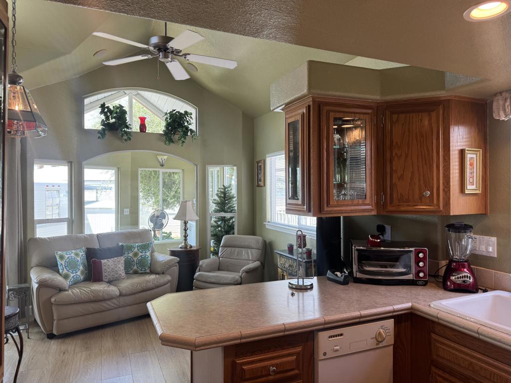 Rancho Casa Blanca - Manufactured In Park