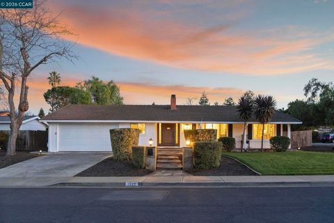 Photo of 5722 5722 Roanwood Way Way, Concord, CA 94521 (MLS # 41123505)