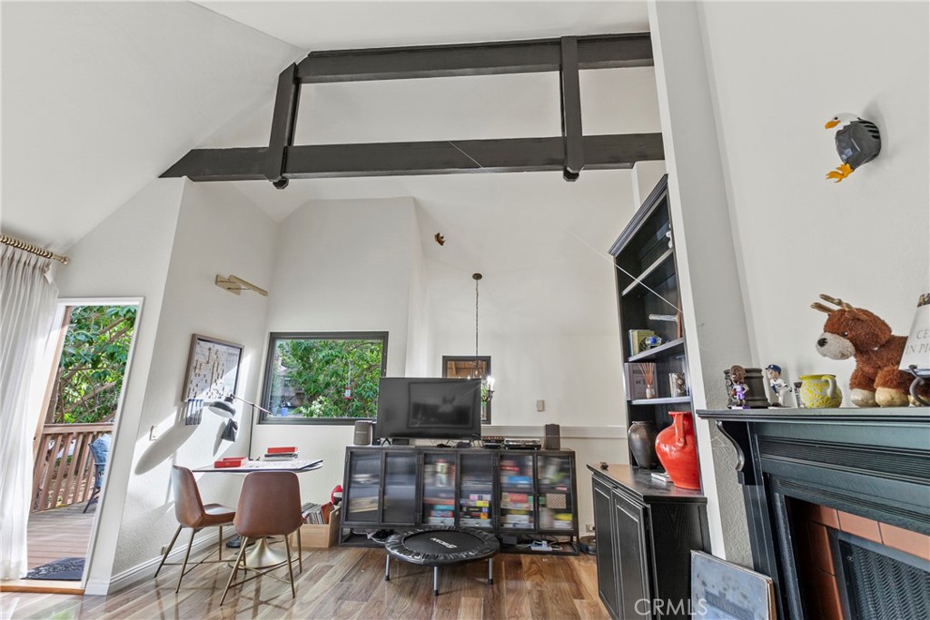 672 Serrano Drive 9