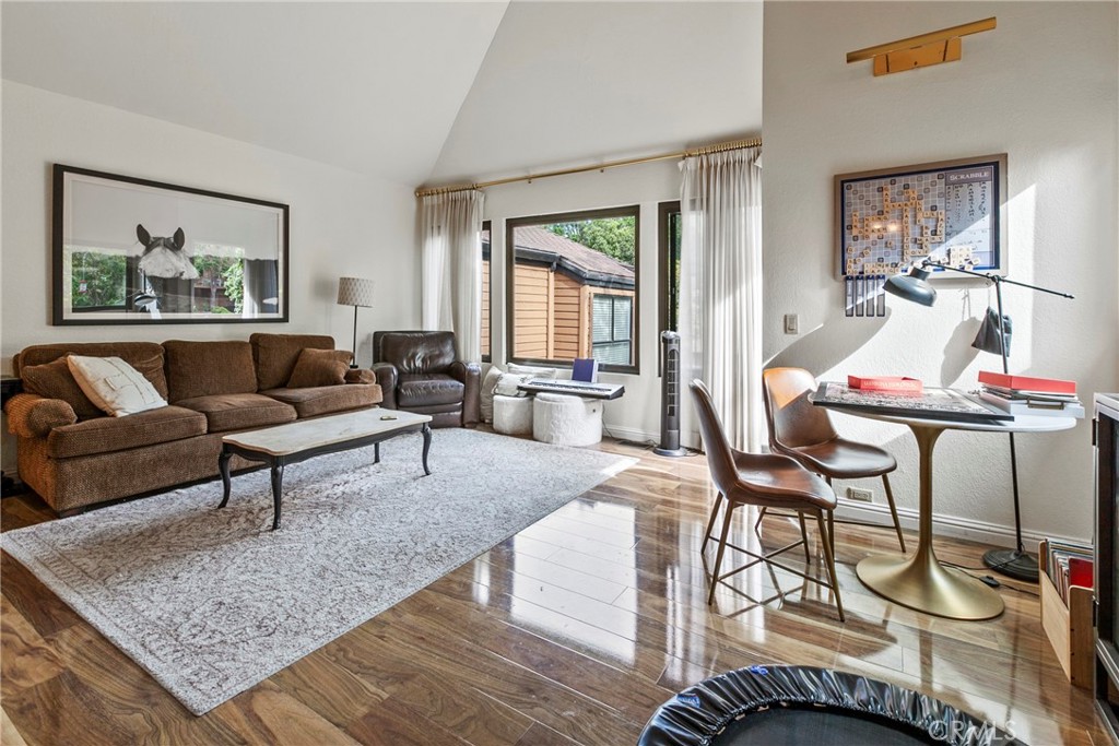 672 Serrano Drive 9