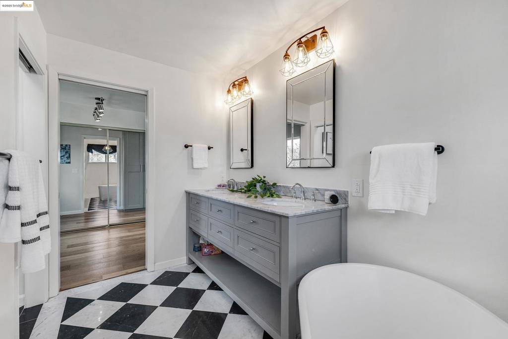 KING ESTATES - Residential