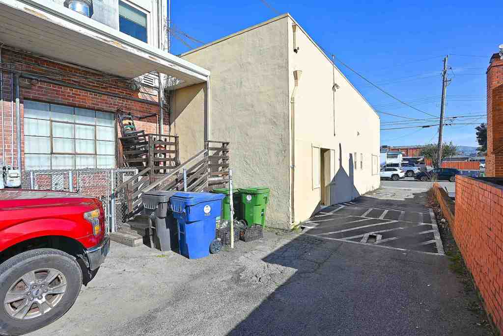 3137 3137 Castro Valley Blvd